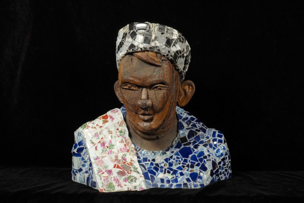 Augusto Giuffredi, Donna Indonesiana, 2000, legno assemblato, materiale ceramico, cm h 47 x 45 x 24, collezione privata, foto Luca Trascinelli