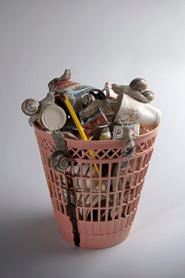 Bertozzi &amp; Casoni, Cestino della discordia, 2018, ceramica policroma, 32,5x29x29 cm