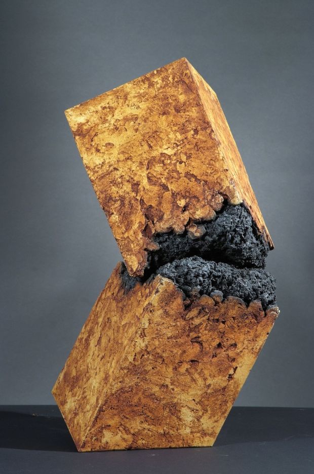 Parallelepipedo-2009 cm56x37x25 argilla refreattaria, ossidi, lustro in vernice