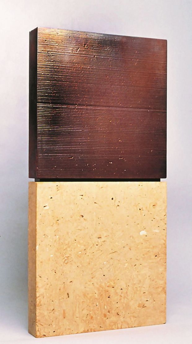 Senzatitolo-1989 cm91x45x7,5 terracotta, smalto,lustro in vernice