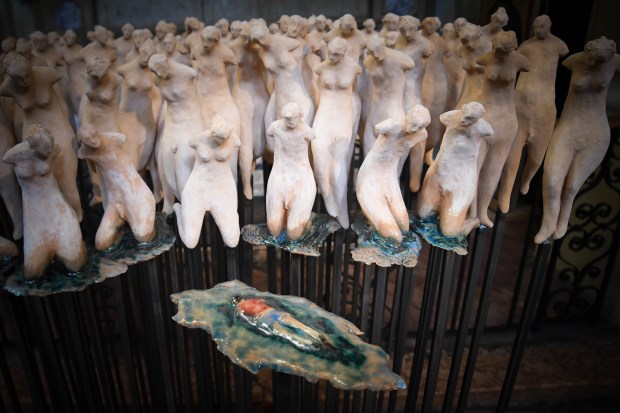 ANDREA CAPUCCI_ CON PIANTO_TERRACOTTA E TERRACOTTA POLICROMA INVETRIATA, 2019 credit foto Maurizio Gazzotti